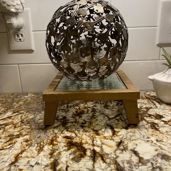 Beautiful, unique sphere made entirely of keys - Picture 2 of 6